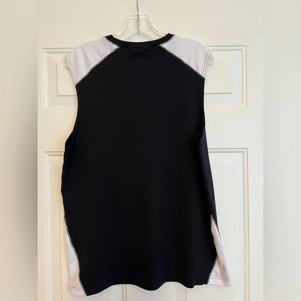 ALO Yoga cool fit  black white performance pull over muscle shirt. Size large